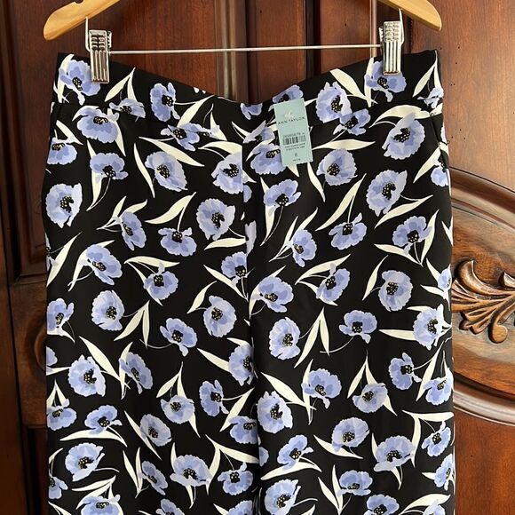 Ann Taylor Wide leg floral pants- size 8P - Picture 3 of 11